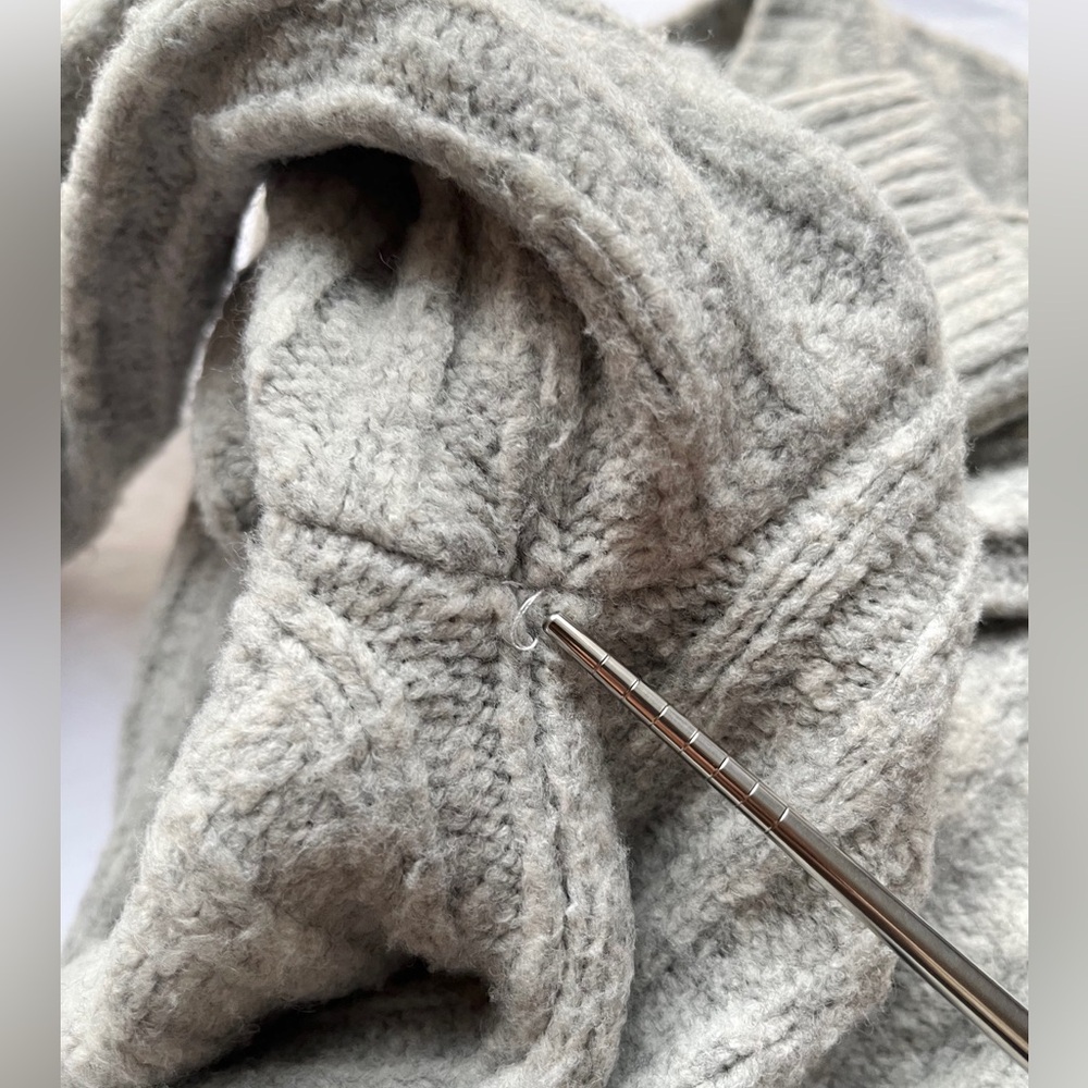 H&M | Grey Ribbed Knit Cropped Sweater - Picture 14 of 16